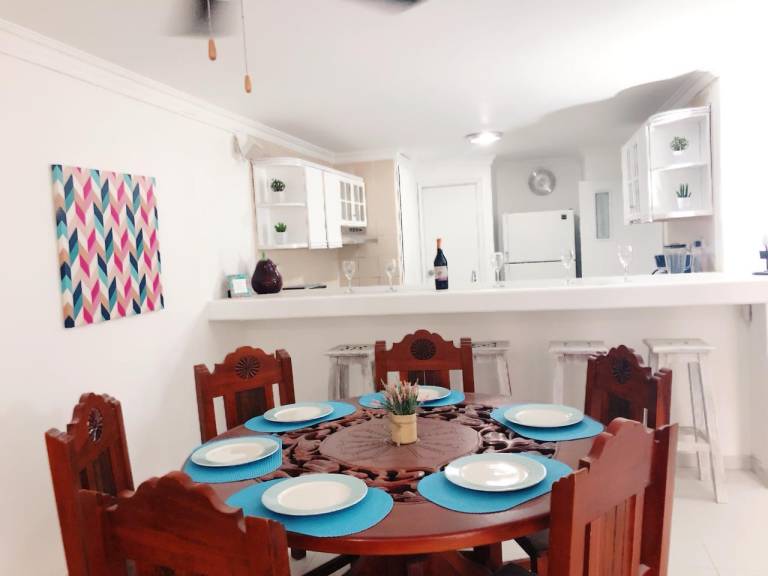 Big vacation home with pool | Close to the beach | Pets are welcome in Santa Marta