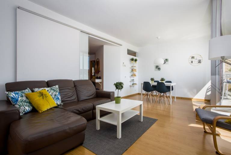 Apartment with patio — photo 2