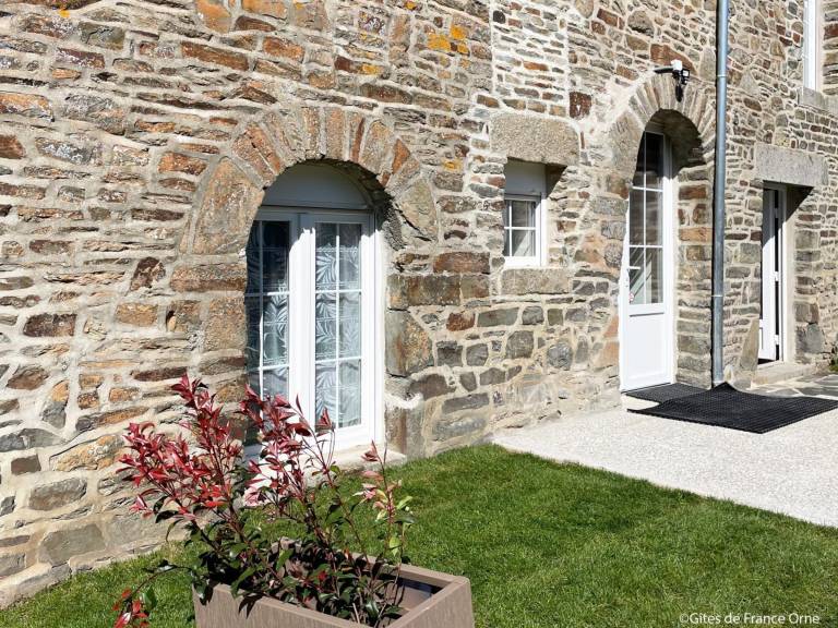 Bright cottage in Swiss Normandy, pets allowed — photo 2