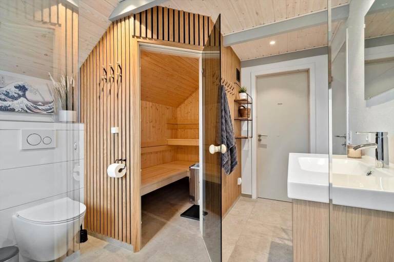 Child-friendly vacation home with sauna, jacuzzi & patio | Dogs allowed — photo 4