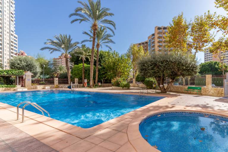 Apartment with terrace, yard & fast internet | Garden view in Benidorm