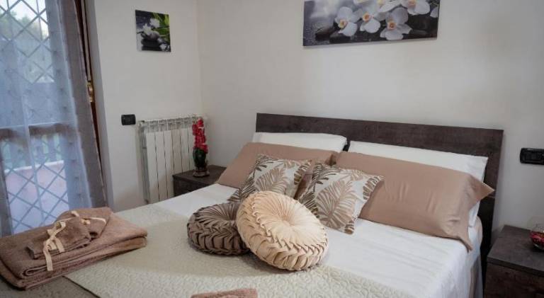 Rental apartment with yard & jacuzzi in Fiumicino