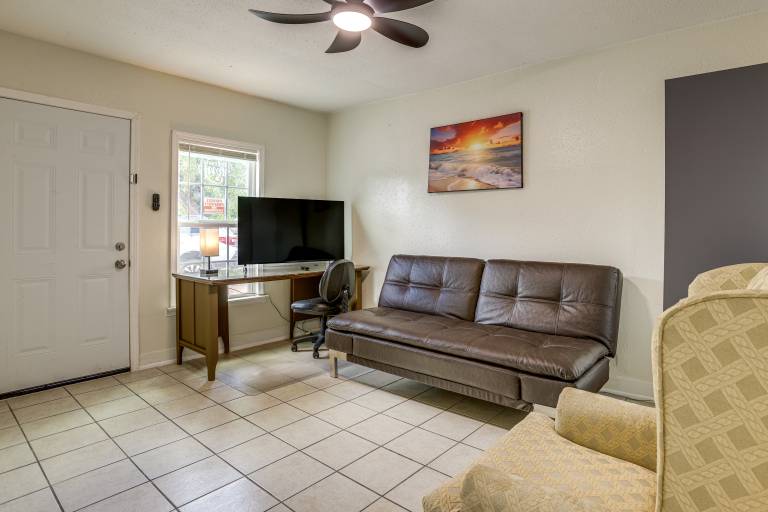 Suburban Home By Arthur Storey Park & HCA Houston