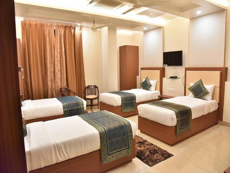Hotel RK Grand in Tola