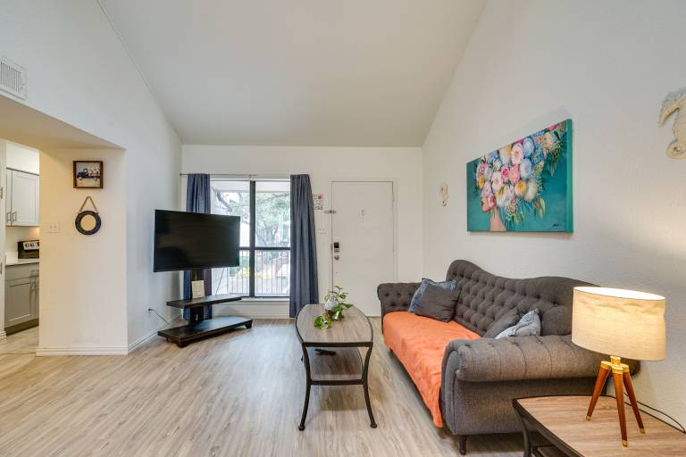 Unwind Fireside: Condo 2 Mi to White Rock Lake! — photo 4