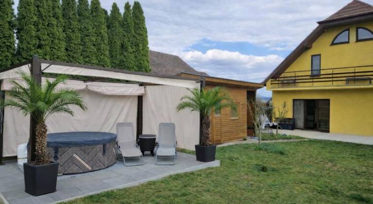 Wonderful holiday apartment with terrace, yard & hot tub | Pets are welcome in Nitra