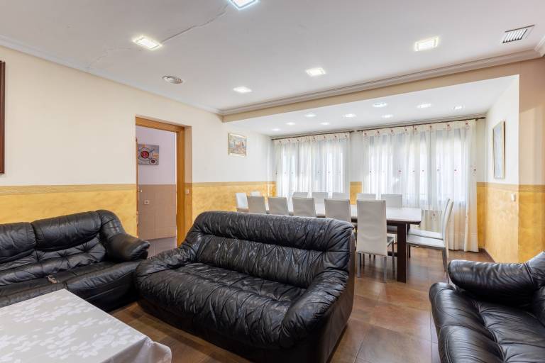 House with barbecue, private pool & fast internet — photo 4