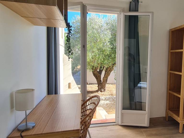 Vacation home with barbecue, heated pool & terrace — photo 5