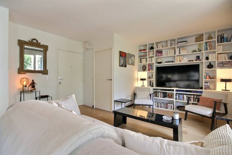 Apartment with terrace — photo 4