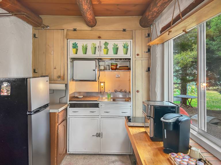 Duplex with yard & grill | Dogs allowed — photo 2