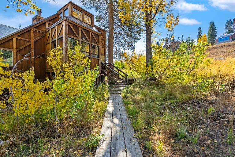 Walk to the Lake Ski in out Amazing 5 Bdrm VH 343