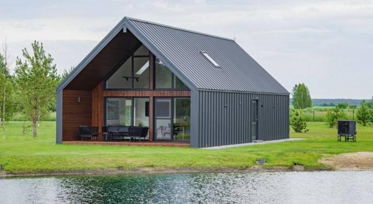 House with yard, sauna & hot tub | Pets allowed — photo 5