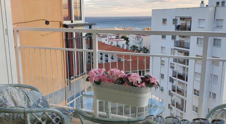Apartment with terrace & pool — photo 3