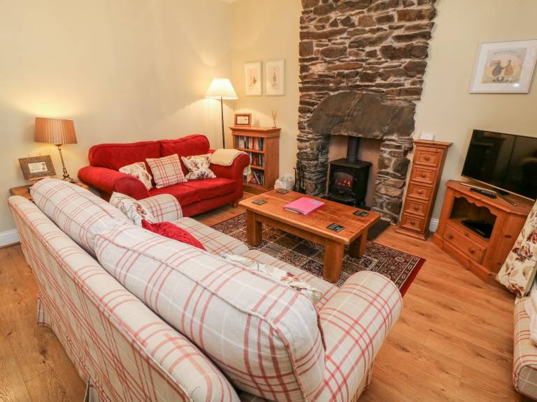 Fully equipped cottage with yard | Pets allowed — photo 4