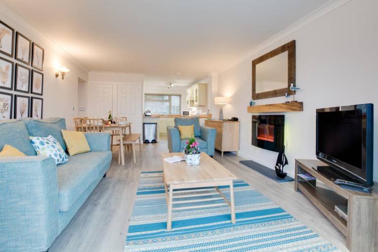 Children-friendly apartment with yard | Water view | Next to the beach | Pets are welcome in Tenby
