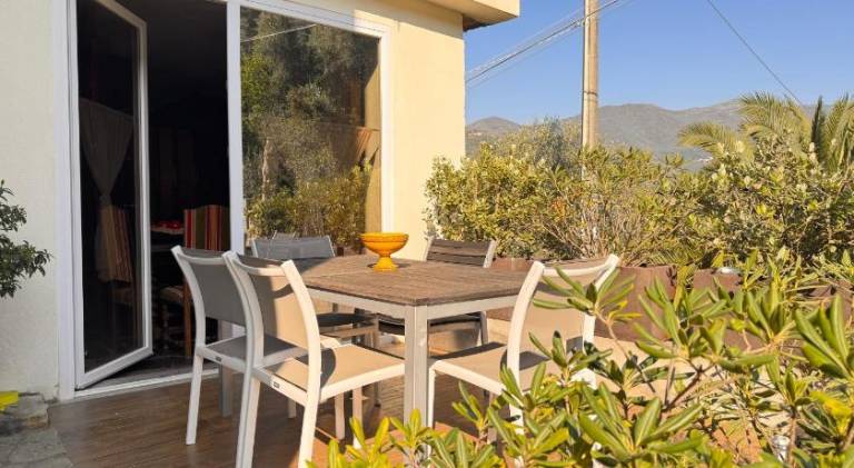 Pleasant vacation home with hot tub | Pet-friendly — photo 5