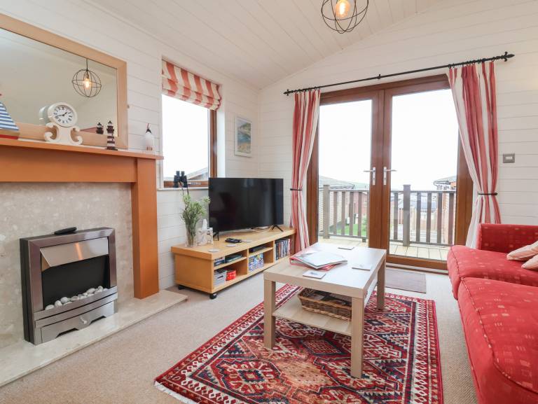Family-friendly cottage with patio & yard | Beach view | Pets allowed — photo 5