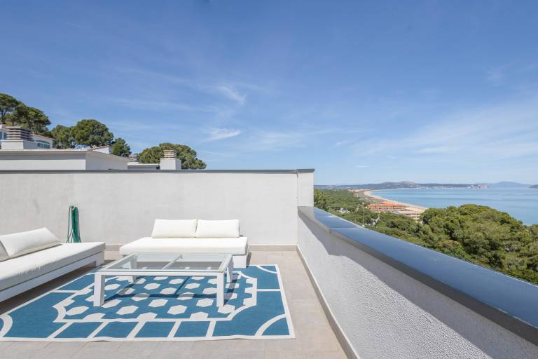 Fully equipped rental apartment with terrace, fast internet & garden | Garden view | Next to the beach | Dogs allowed — photo 3
