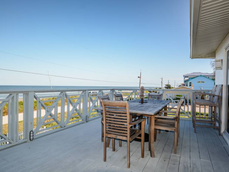 6492S Oceanfront Family Friendly Beachfront Retreat