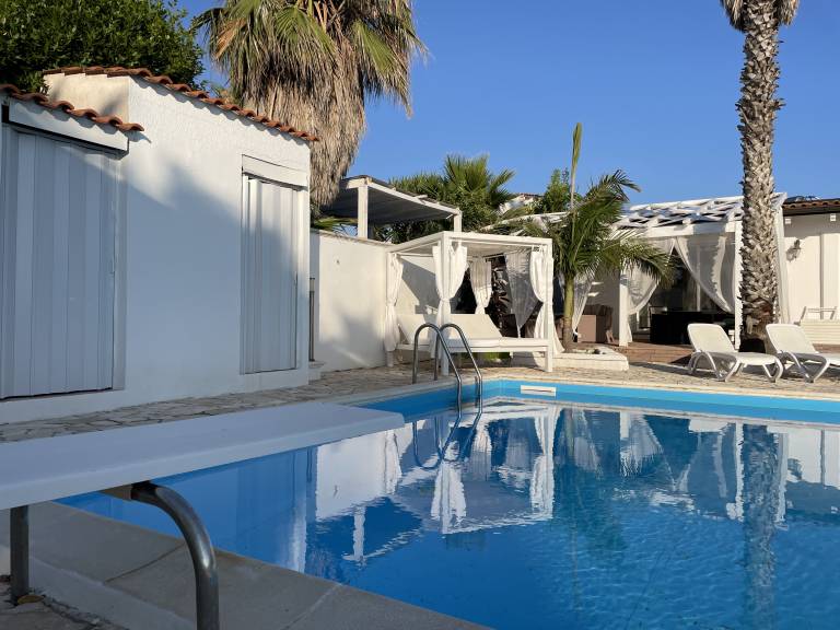 Villa with private pool, barbecue & garden | Nature view — photo 4