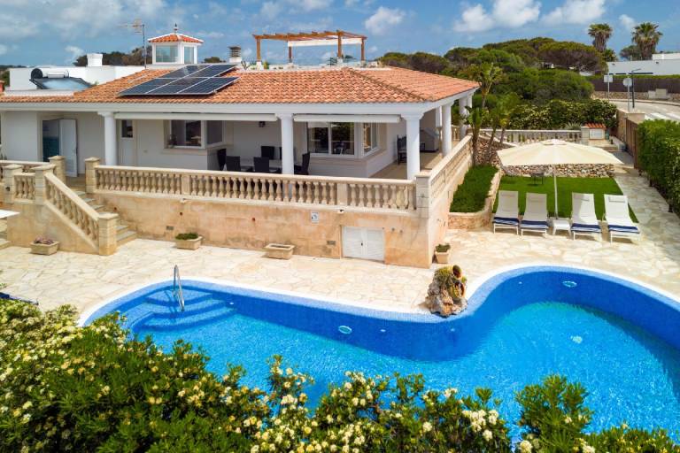 Villa Rafael mit Rooftop Lounge und Meerblick