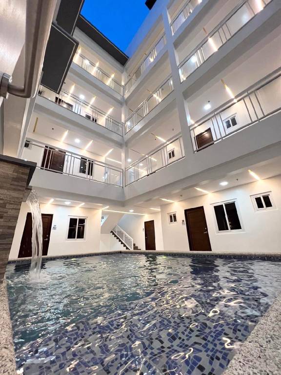 Vacation home with pool — photo 3