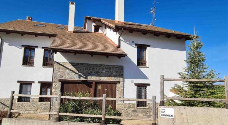 Holiday apartment with pool | Dogs allowed in Huesca