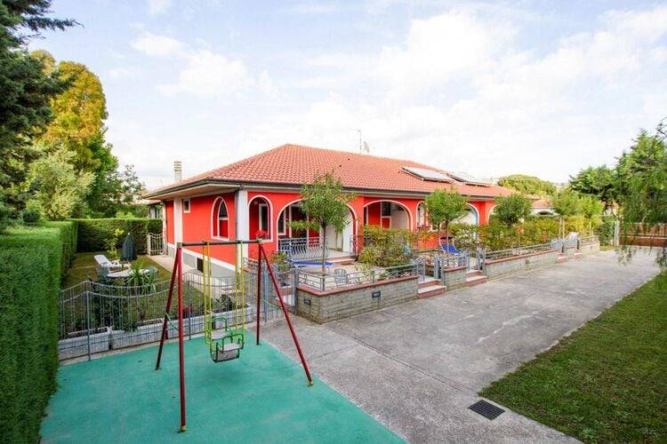 Holiday apartment with patio, garden & barbeque — photo 2