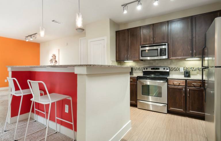 Rental apartment with yard, pool & barbecue — photo 4