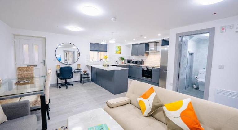 2 Bedroom 2 Bathroom Luxury Apartment - Fast WiFi & Free Parking in Cardiff