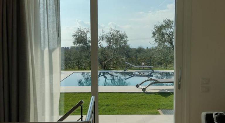 Vacation home with patio, barbeque & yard — photo 4