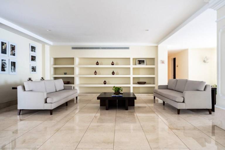 Holiday apartment with terrace, yard & pool | Next to Puerta del Reloj | Good for workation — photo 2