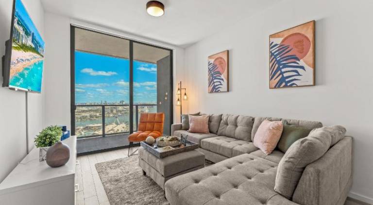 Rental apartment with patio & pool | Next to Bayside Marketplace | Pet-friendly in Miami, FL