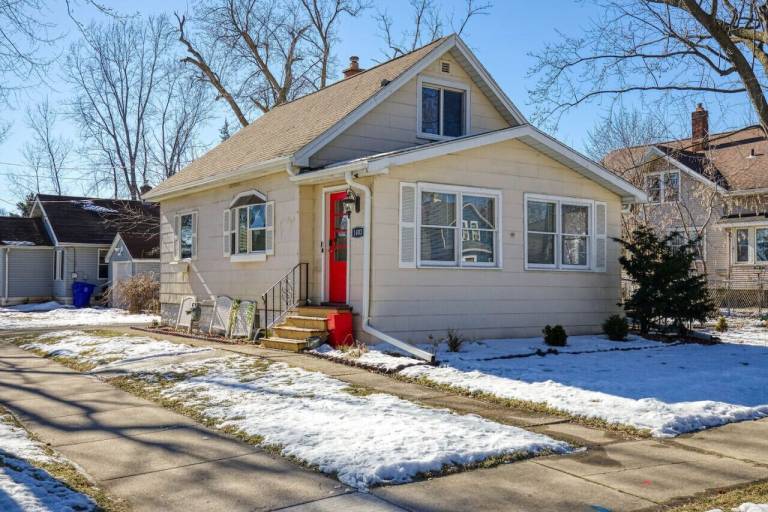 House  Menasha