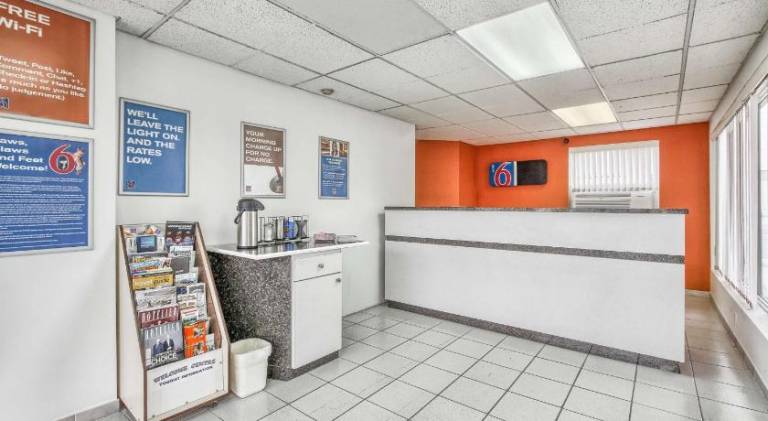 Motel 6 Windsor, ON — photo 5
