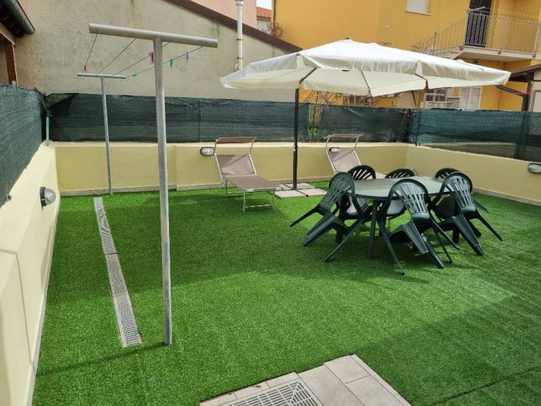 Rental apartment with yard | Garden view — photo 4