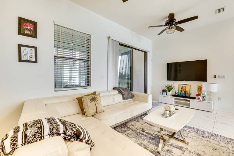 Day Trip to Fort Myers Beach: Pet-Friendly Home! — photo 3