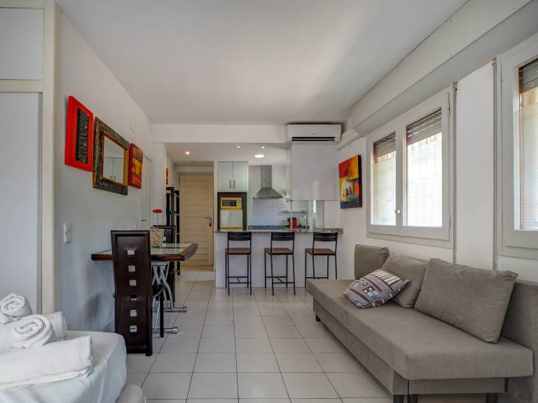 Apartment with terrace & pool — photo 4