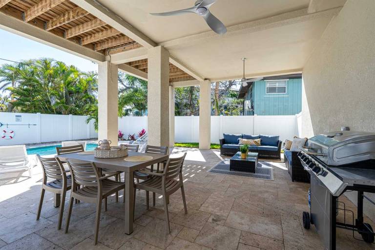 House with private pool & BBQ — photo 3