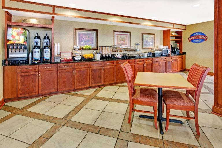 Baymont by Wyndham Indianapolis West — photo 3
