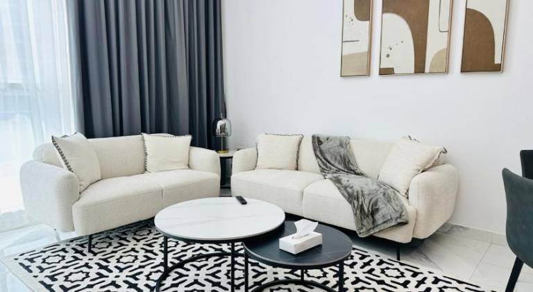 Modern 1 BR - Near Metro Stationa and Downtown in Dubai