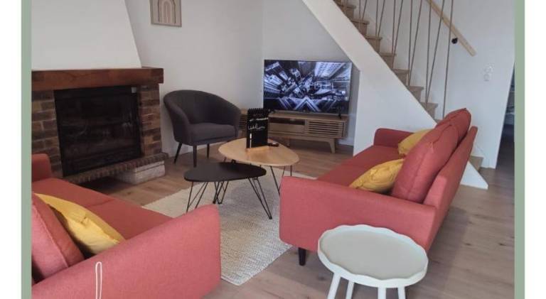 Villa with grill & terrace in Chaumont