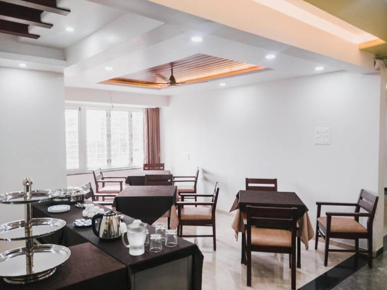 D Manor Service Apartment