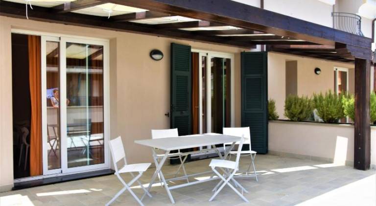 Nice serviced apartment with yard & terrace | Next to the beach | Perfect for remote work | Dogs allowed — photo 4