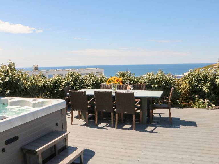 Cottage with hot tub, garden & terrace | Beach view — photo 5