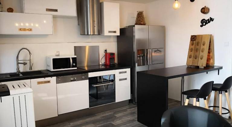 Apartment with jacuzzi — photo 3