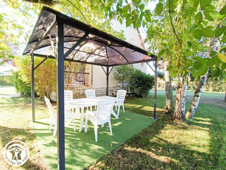 Gite with garden, patio & grill — photo 2