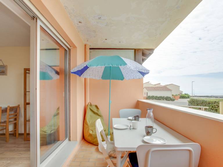 Holiday apartment with terrace — photo 4