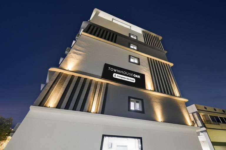 Super Townhouse Oak L B Nagar Metro Station