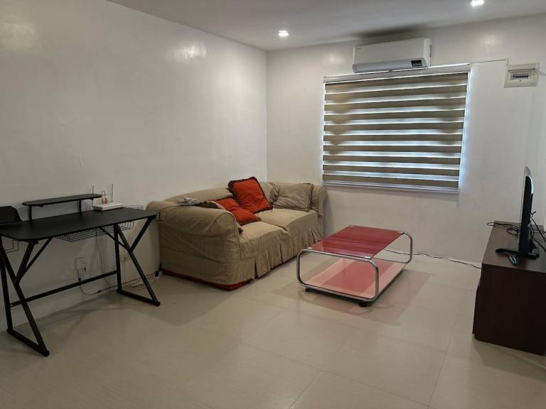 Vacation home with pool & barbeque — photo 2